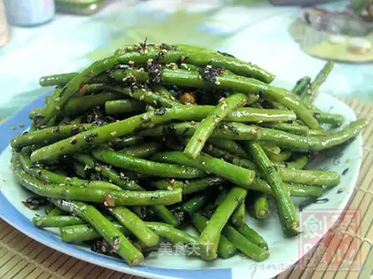stir-fried beans with olive vegetables and sesame seeds