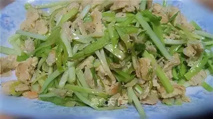 stir-fried leek with shrimp skin and slippery egg