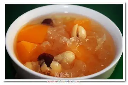 Papaya, white fungus, lotus seed sugar water