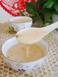 Lotus leaf and mung bean porridge