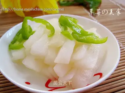 Marinated sour and crisp radish with apple cider vinegar
