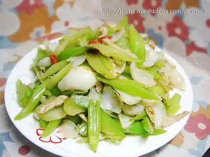 stir-fried lily with celery and wolfberry
