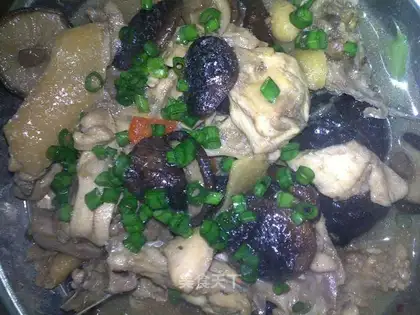 Braised chicken with mushroom