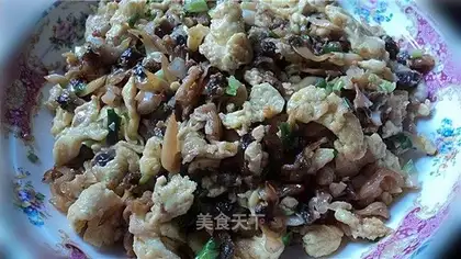 Fried clams with eggs