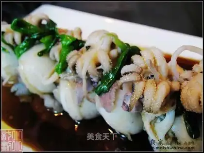 Squid stuffed with fresh spicy sauce