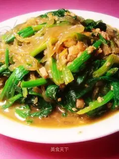 Stewed vermicelli with minced pork and spinach