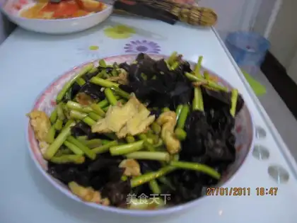Muoshu garlic sprouts