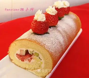 Cake rolls of fresh fruit