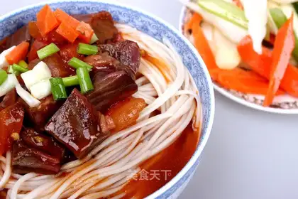 Tomato beef noodles