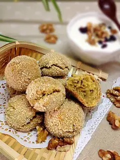Potato mashed walnut balls