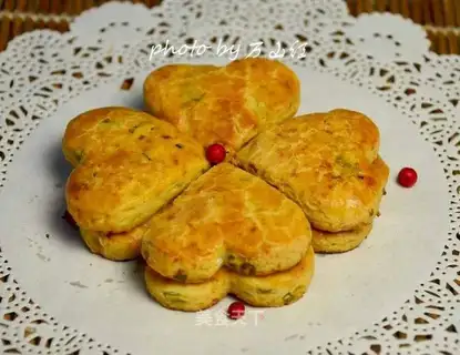 Onion cheese scon
