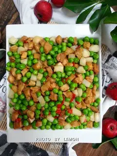 Chicken with horseshoe peas