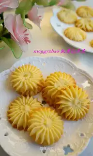 Light cream cookies