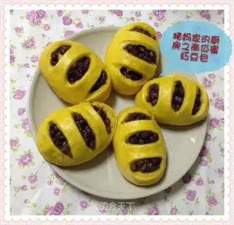 Pumpkin bean bun