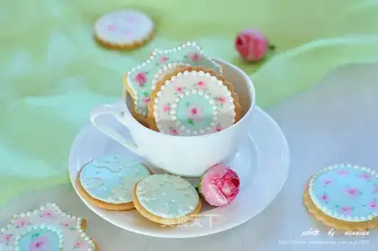 The field's full of frost cookies
