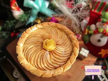 Rose apple pie