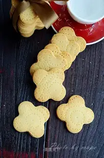 A flower of pretzels