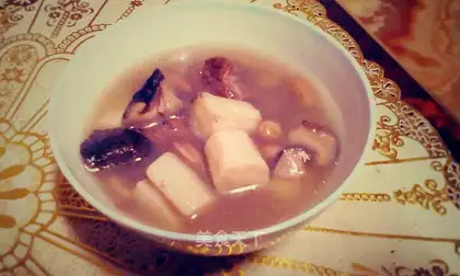 Sphinx, peanuts, tatter soup