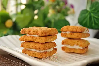 Cream crackers
