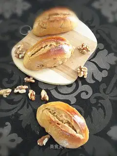 Chinese pecan bread