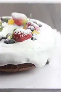 Christmas strawberry cyclopaste cake