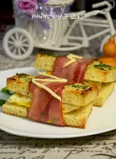 Onion bacon sandwich