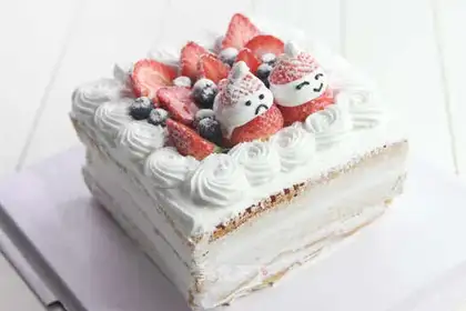 Christmas Strawberry Snowcake