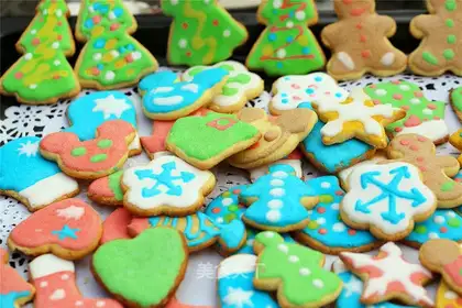 Christmas frosting cookies