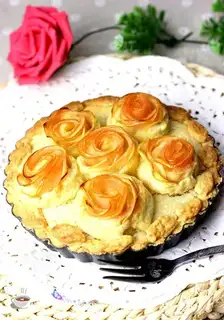 Flower apple pie
