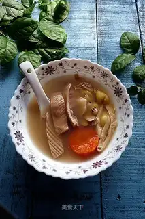 Silver apricot pig belly soup
