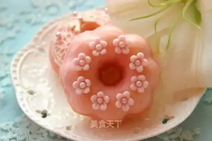 Rolling sugar donuts