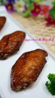 Honey-cooked chicken wings