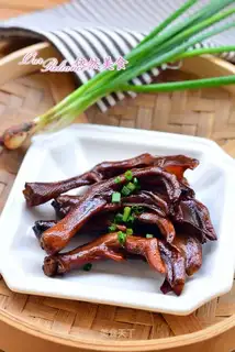 Caramel duck claw