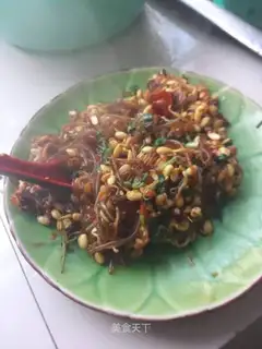A soybean sprouts, a potato fan
