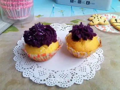 Orange mashed cake