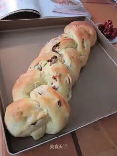 Red-tree-bread