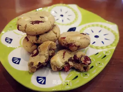 Cranberry chocolate soft cookies