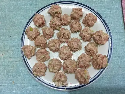 Steamed horseshoe meatballs