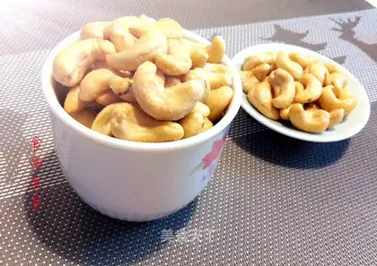 Pretzel cashew