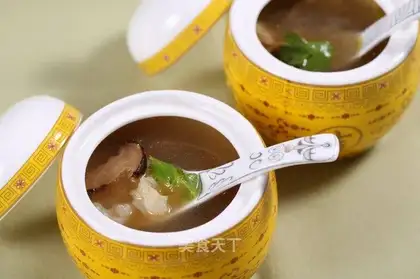 Plum pepper chicken soup