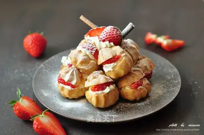 Strawberry puffs