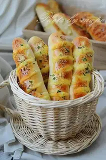Onion cheese bread