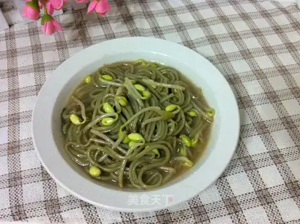 Soybean sprouts with tea and noodles