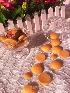 Little yolk cookies