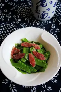 Sausage fried Dutch beans