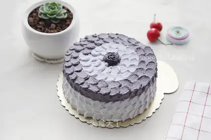 Gradual cream bouquet cake
