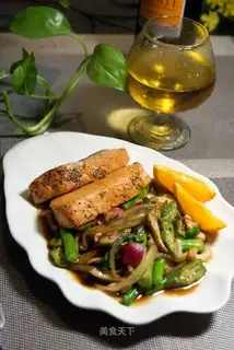 Burn the salmon with the vegetables