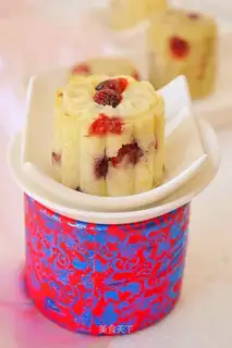 Cranberry and mashed potatoes