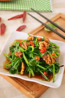 Peas with walnuts