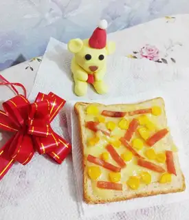 Corn ham pizza